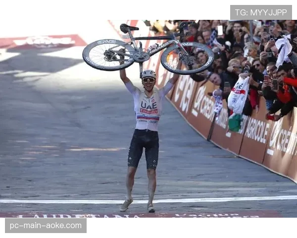 范德普尔强势卫冕环弗兰德斯，单飞夺冠